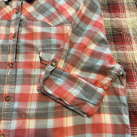 Ladies Snap Button-down Top - Picture 7 of 11